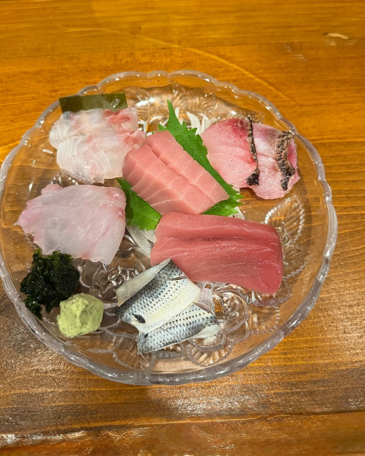 厳選した地魚の盛合わせ　　2160円
